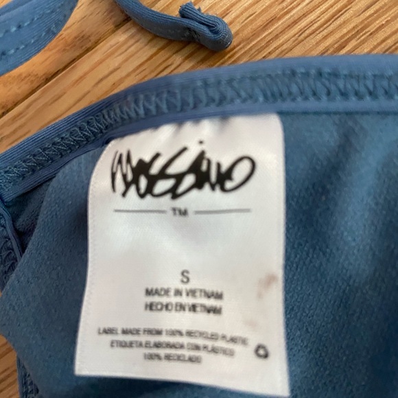 Blue bikini - Picture 2 of 3